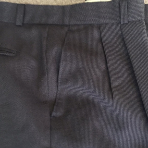 Kilburne and Finch Suit - Picture 5 of 8